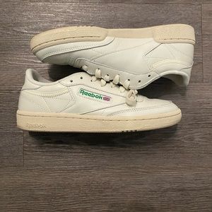 Reebok Classic Club C Vintage Sneakers in Chalk with Green